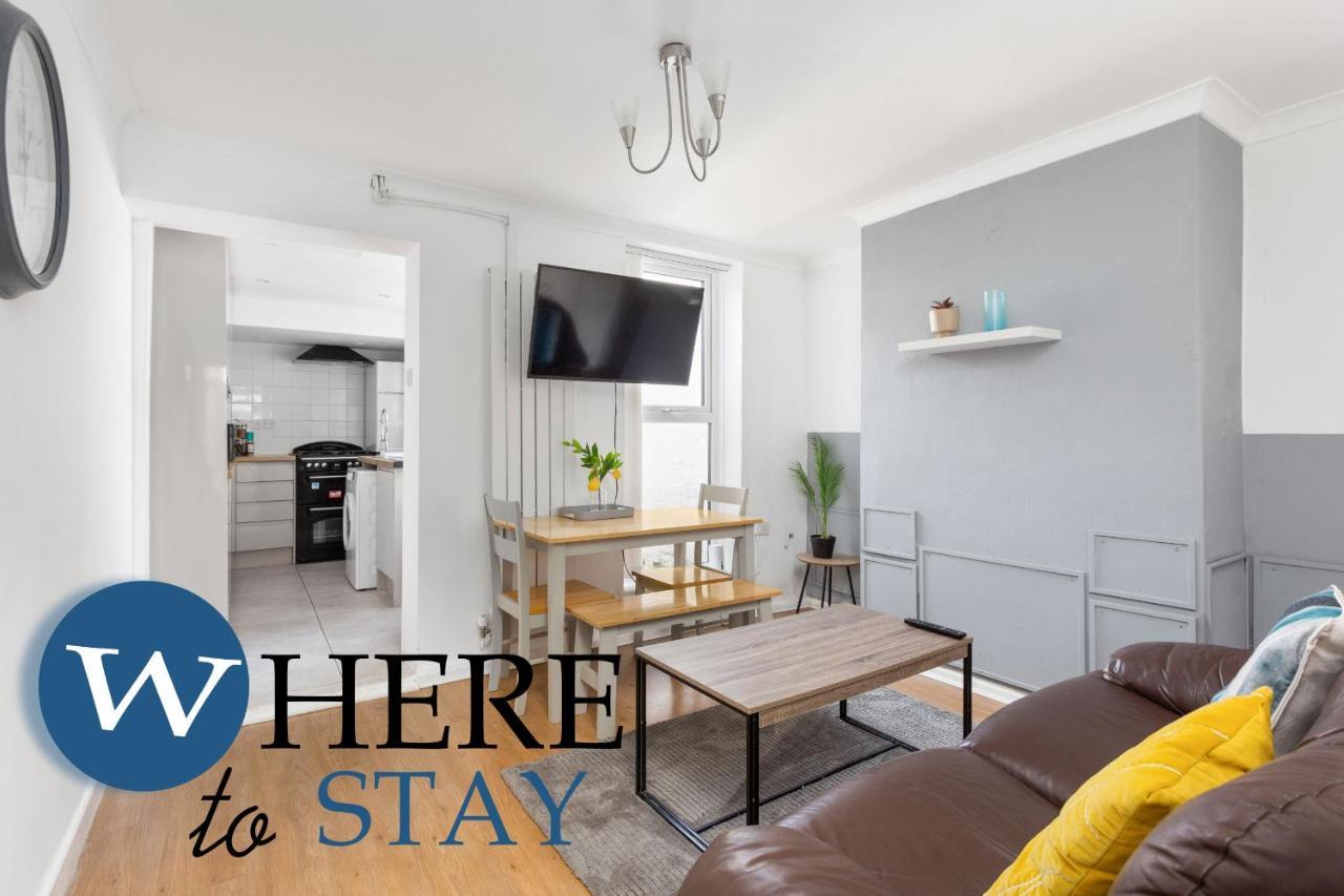 Entire Modern House Center Apartment *